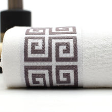 Load image into Gallery viewer, Luxury Premium Bath Towel Golden Thread